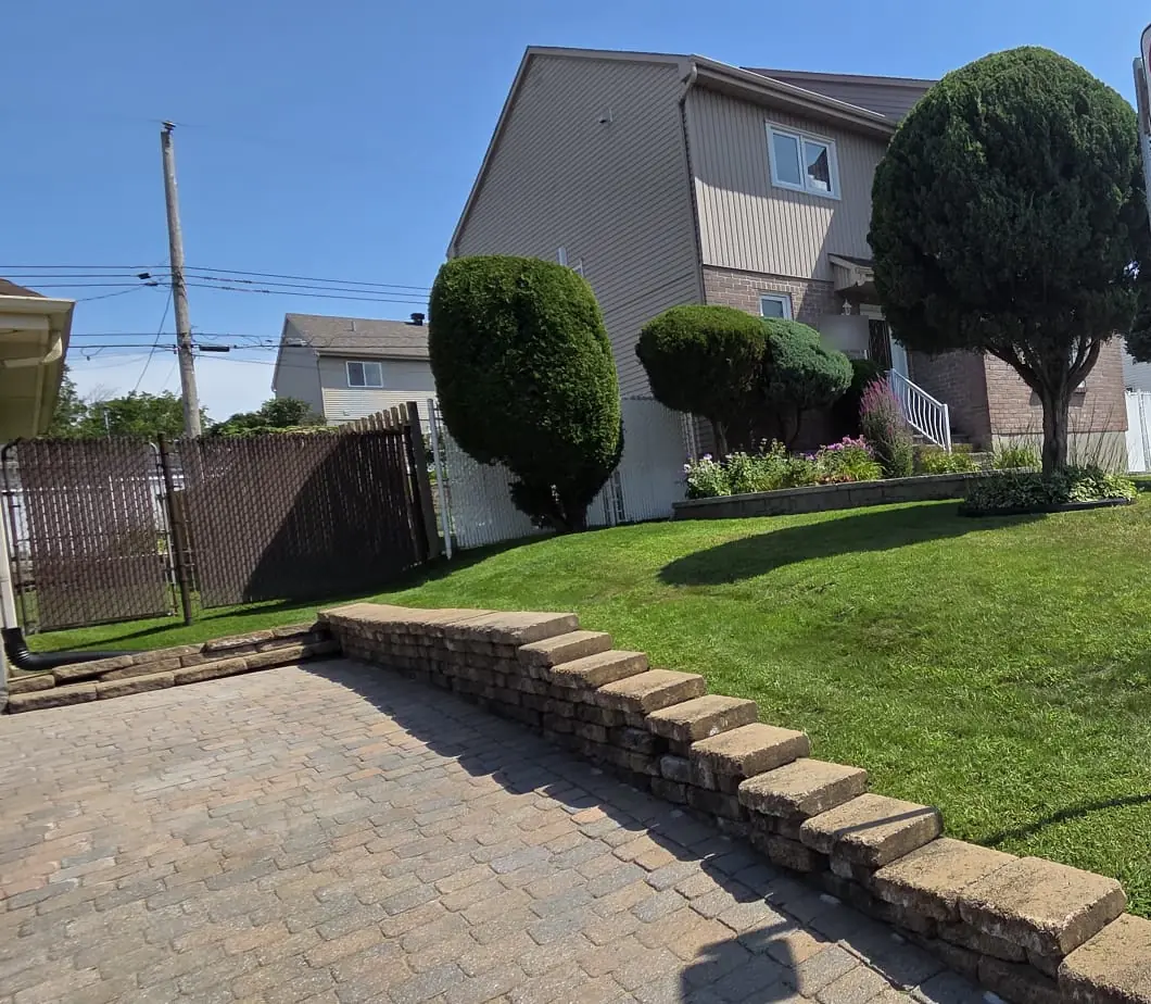 Front lawn of a home maintained by Gazon Canada